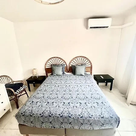 Arnold's Ocean View, Air Conditioner, Адехе
