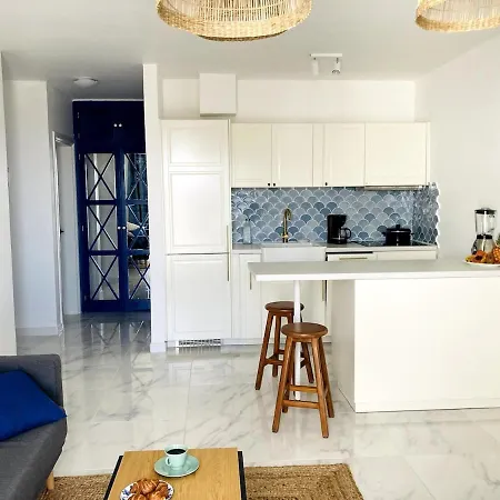 Arnold's Ocean View, Air Conditioner, *